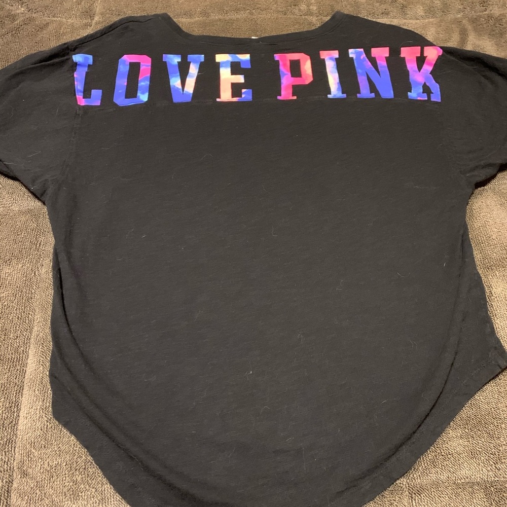 3/4 length sleeve shirt.